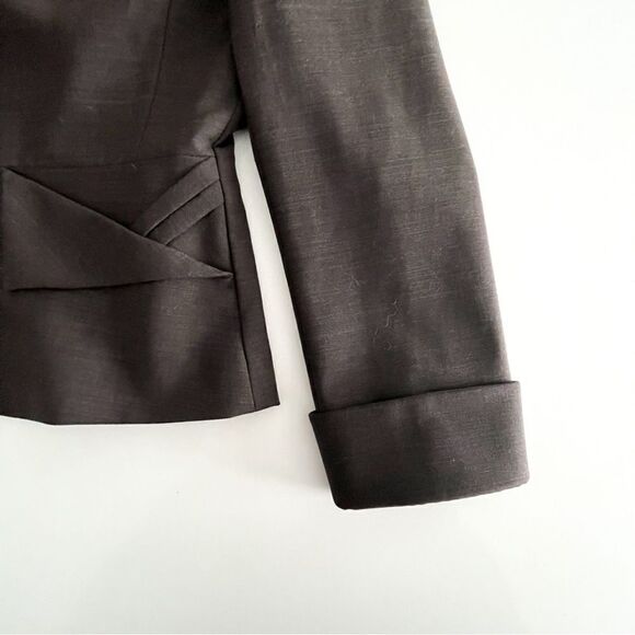 Tahari Wool Blend Blazer Pleated Collar Brown Cropped Women's 6 Pockets Lined - Picture 8 of 10